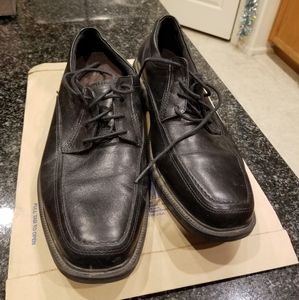 Dress shoes